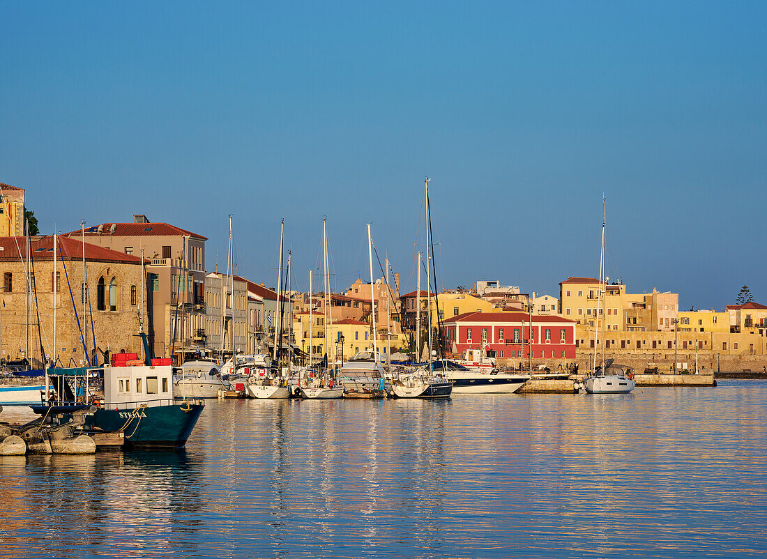 Altstadthafen bei Sonnenaufgang, Stadt Chania, Kreta, Griechische Inseln, Griechenland, Europa