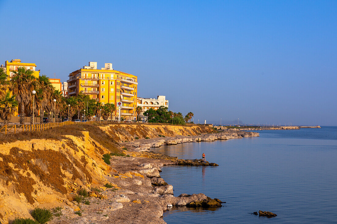 Marsala, Strand und Uferpromenade, Provinz Trapani, Sizilien, Italien, Mittelmeer, Europa