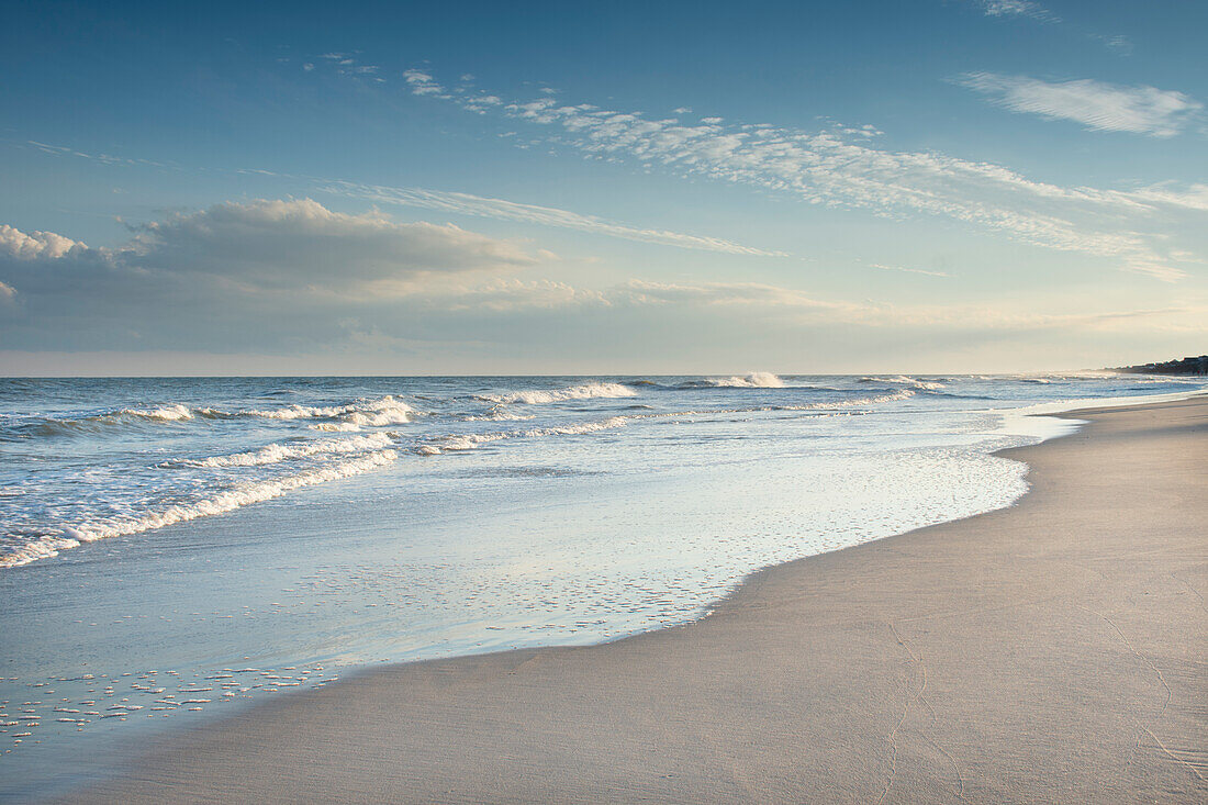 USA, North Carolina, Topsail Island, North Topsail Beach at dusk