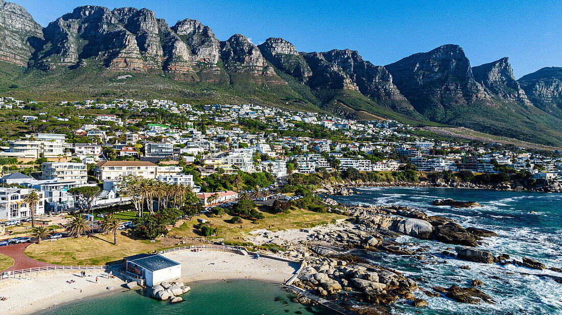 Luftaufnahme von den Zwölf Aposteln und Camps Bay, Kapstadt, Südafrika, Afrika