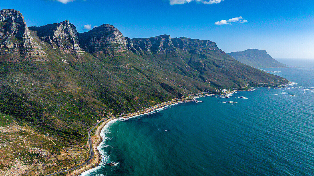 Luftaufnahme von den Zwölf Aposteln und Camps Bay, Kapstadt, Südafrika, Afrika