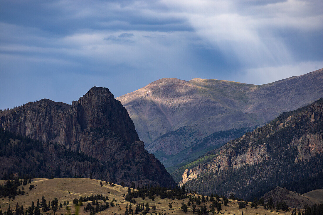 USA, Colorado, Creede, San Juan Mountains in sunlight