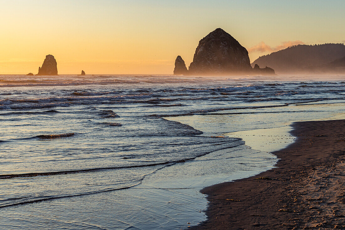 USA, Oregon, Haystack Rock at Cannon Beach at sunset