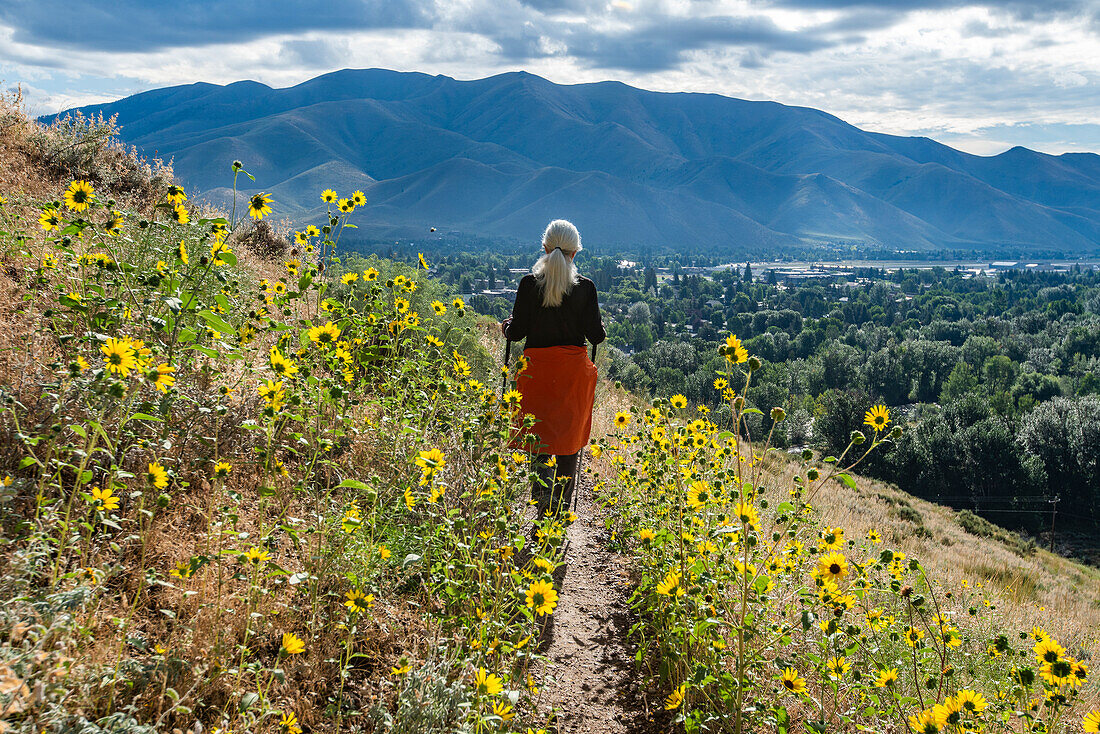 USA, Idaho, Hailey, Senior woman hiking Carbonate Mountain trail