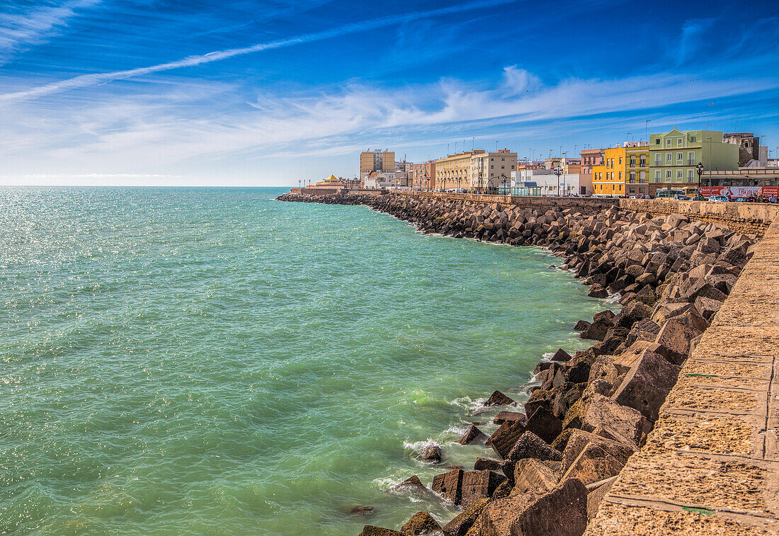 Ein sonniger Tag auf dem Campo Del Sur in Cádiz, Spanien