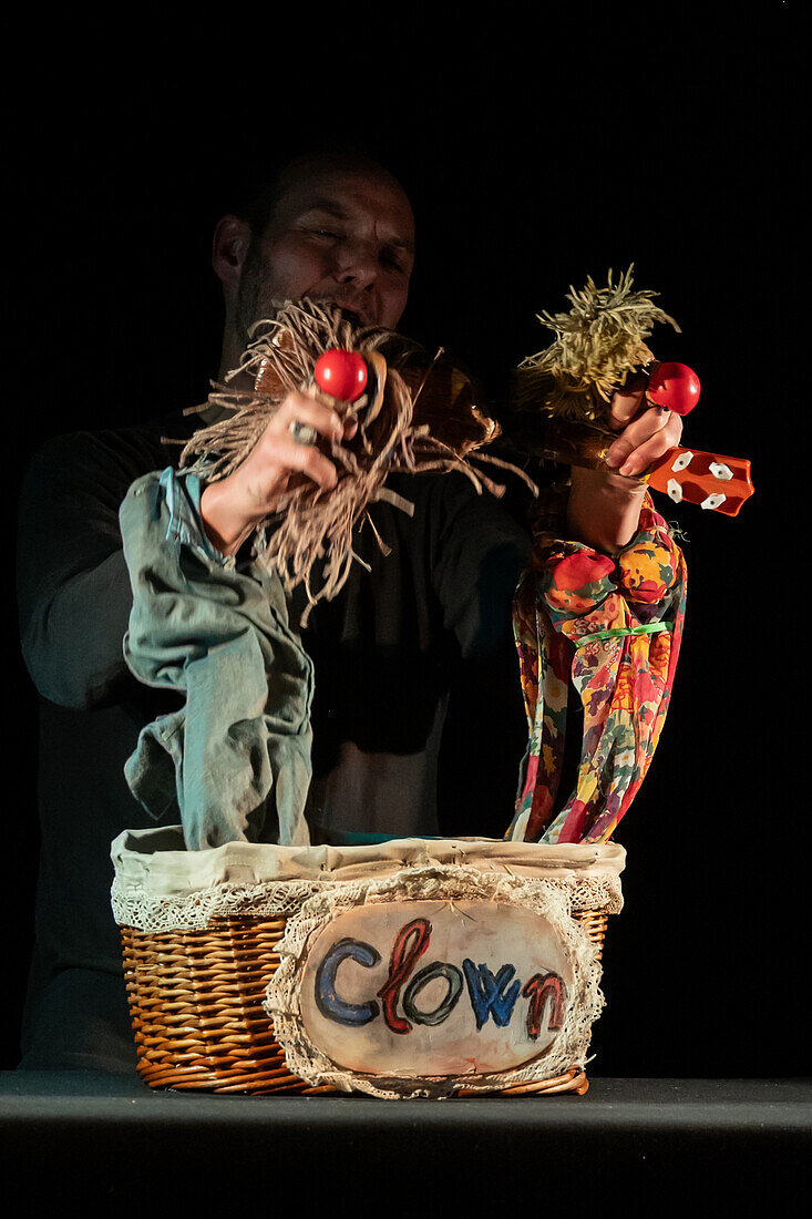 Puppeteer Javier Aranda performs his play "Vida"