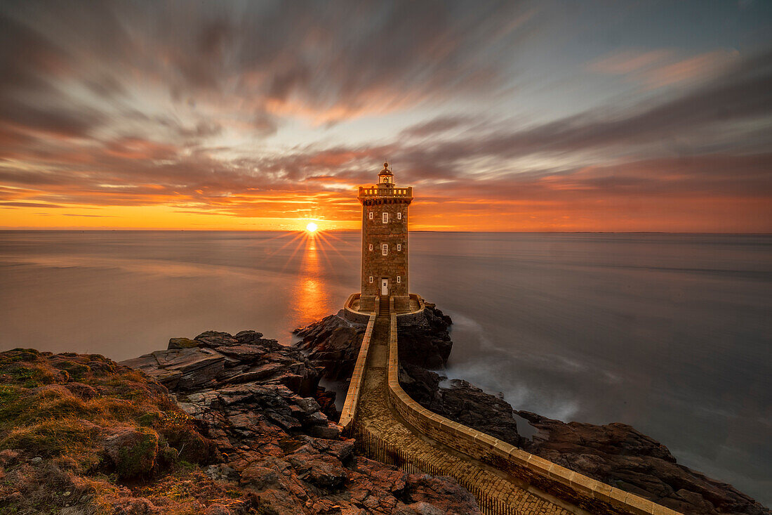 France, Brittany, Le Conquet. Sun setting at the Kermorvan Lighthouse