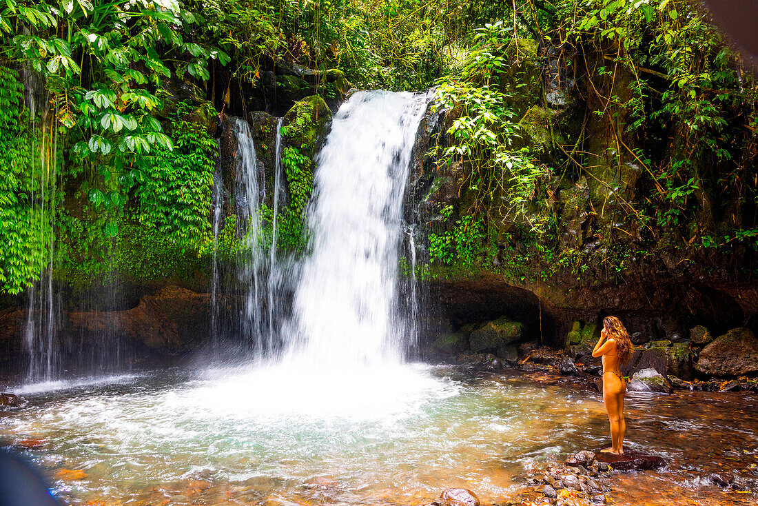 Yeh Hoo Wasserfall, Ubud, Bali, Indonesien. (Nur für redaktionelle Zwecke)