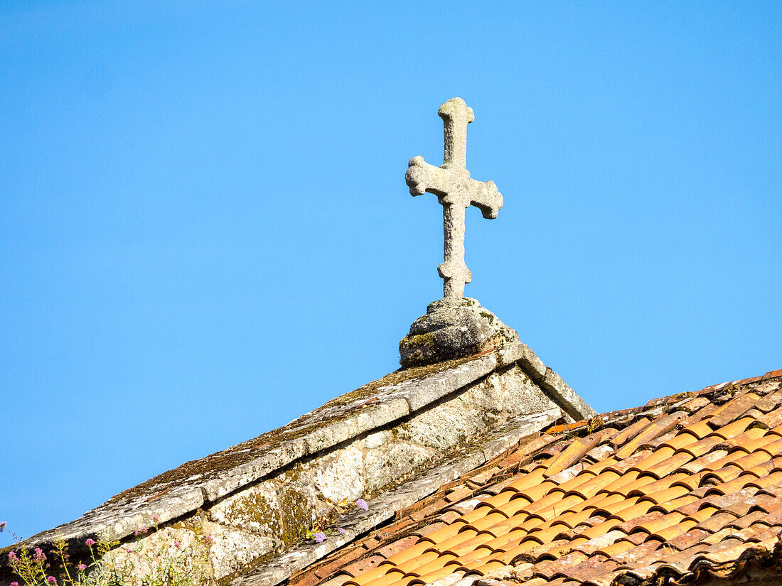 Kreuz auf der Spitze der alten Kathedrale von Santiago.