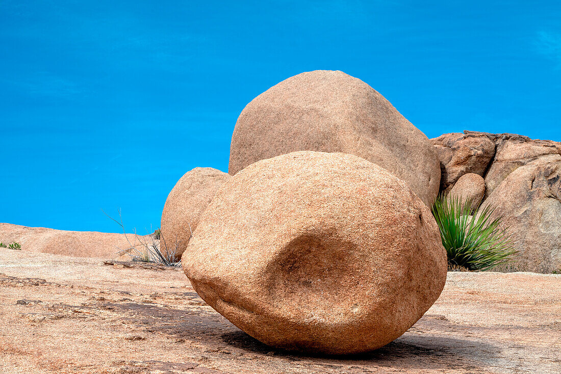 USA, California. Joshua Tree National Park rock formations