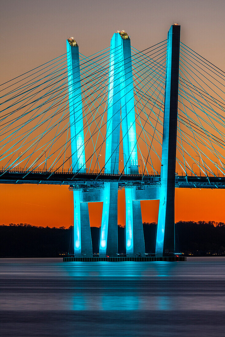 USA, New York, Tarrytown. Hudson River and the Gov. Mario Cuomo (Tappan Zee) Bridge at night