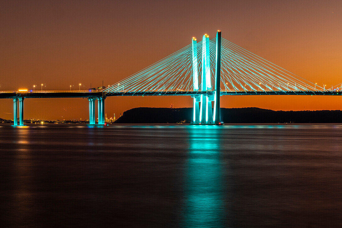 USA, New York, Tarrytown. Hudson River and the Gov. Mario Cuomo (Tappan Zee) Bridge at night