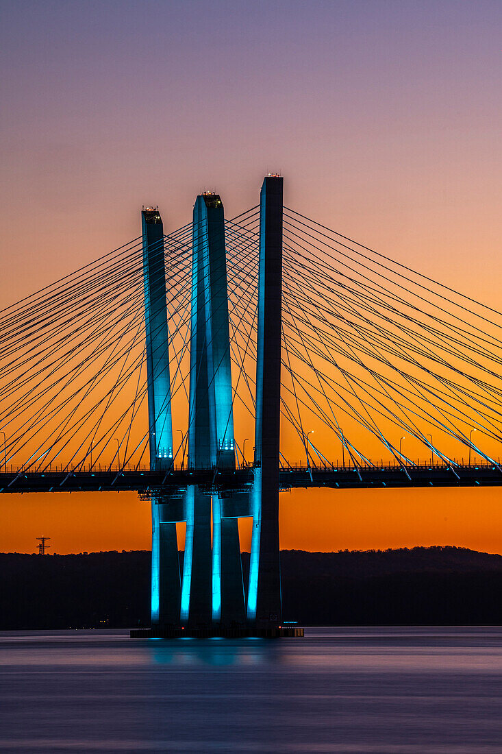 USA, New York, Tarrytown. Hudson River and the Gov. Mario Cuomo (Tappan Zee) Bridge at night