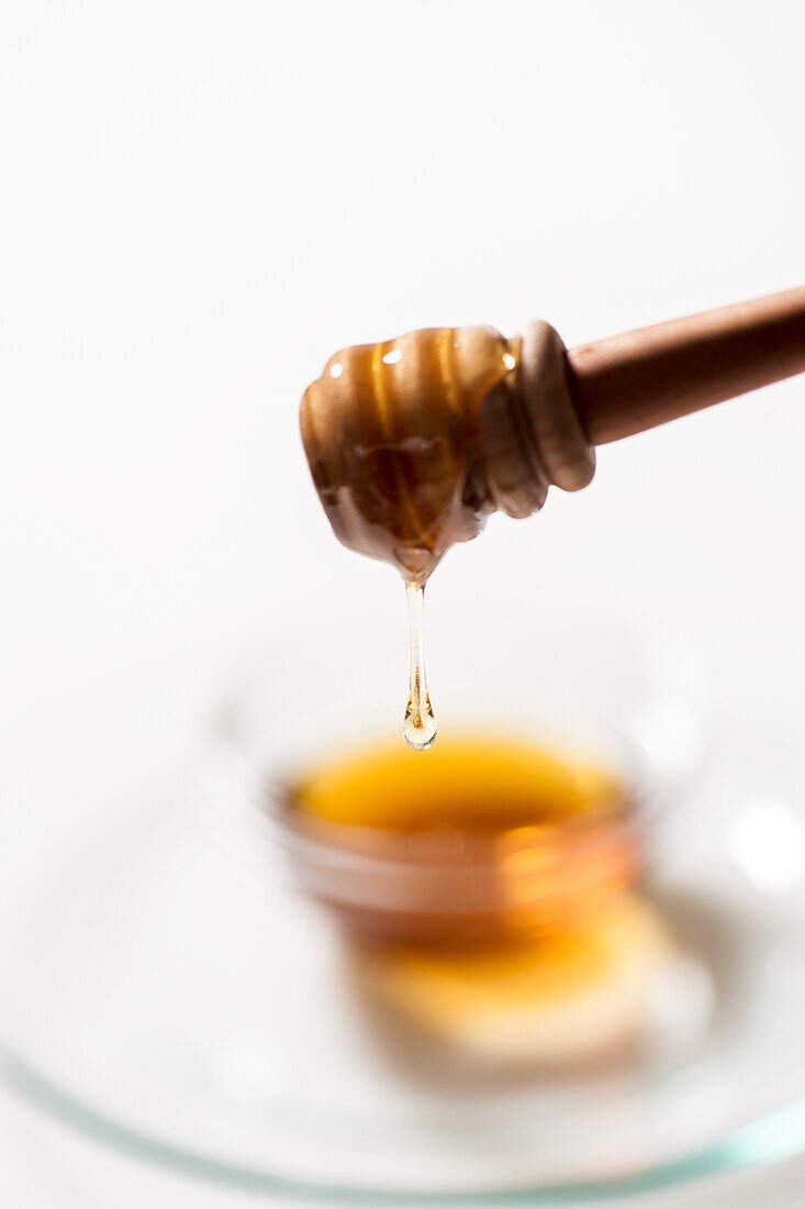 Honey siphon with dripping honey