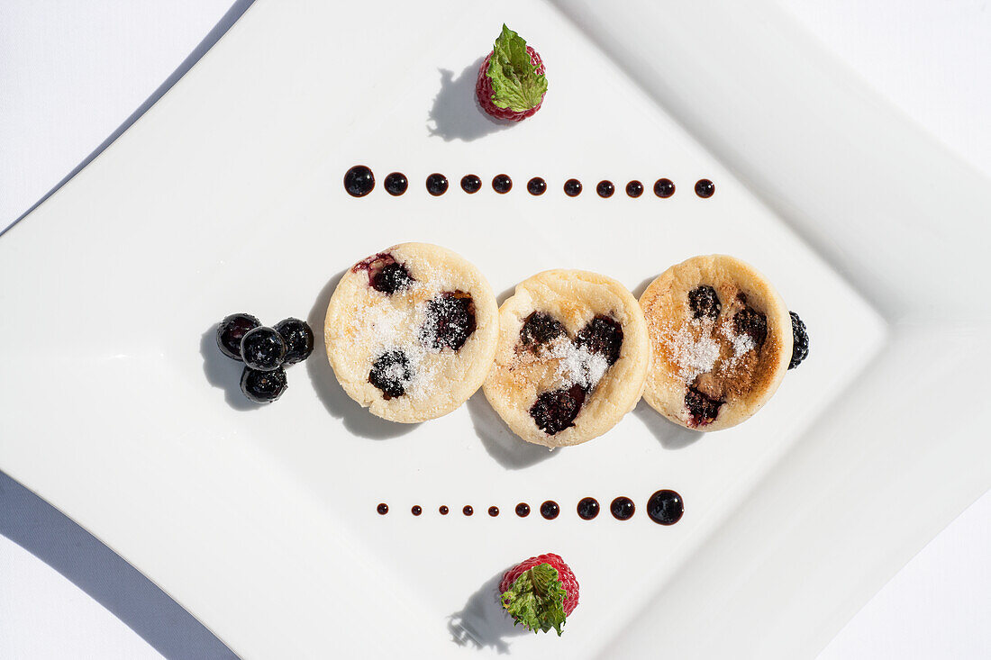 Blackberry jelly with blueberries