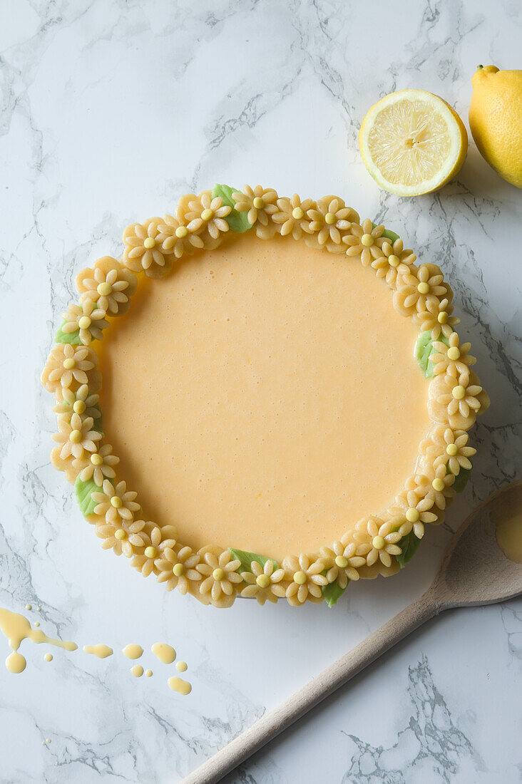 Lemon tart with pastry blossom edge (unbaked)