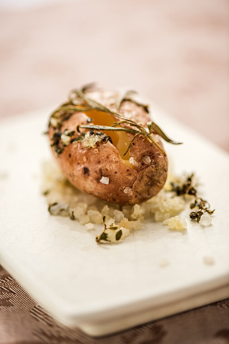 Jacket potato with herbs and sea salt