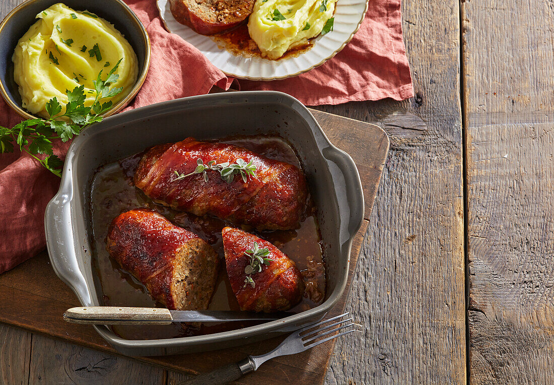 Hackbraten mit Biersauce und Kartoffelpüree