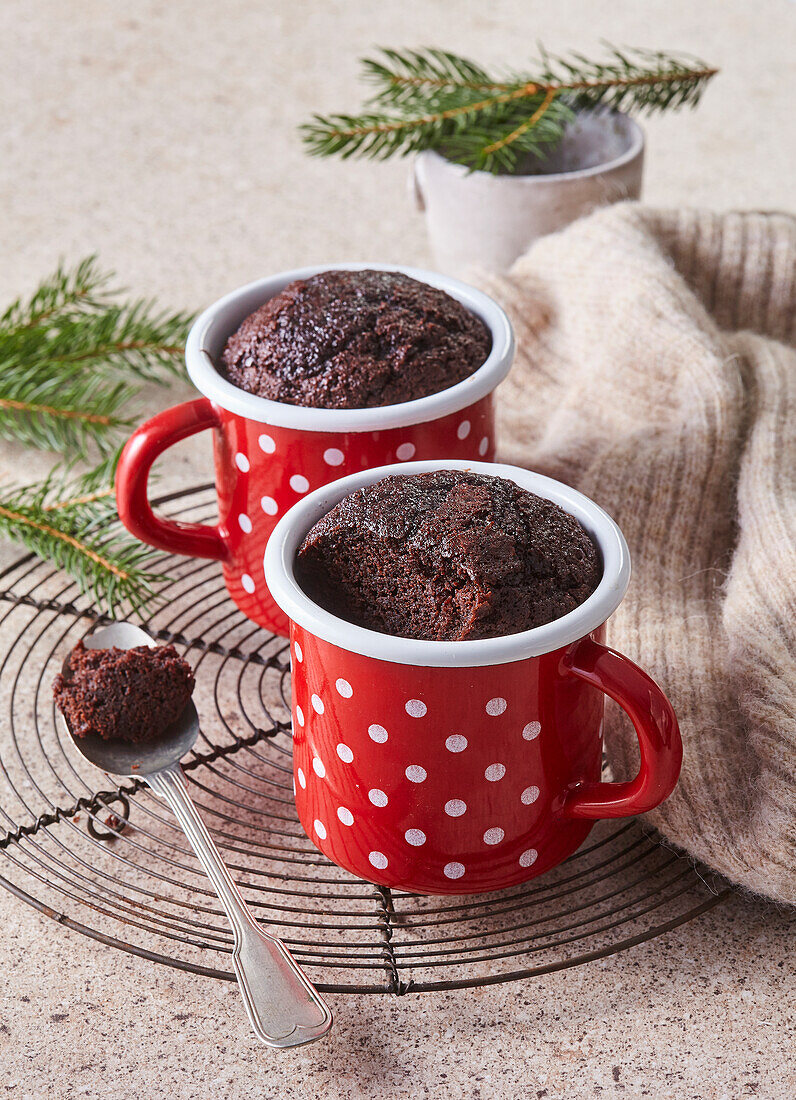 Tassen-Brownies mit Schokolade und Zimt