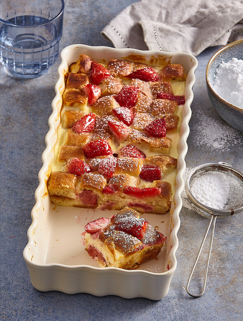 Strawberry and pudding casserole with brioche