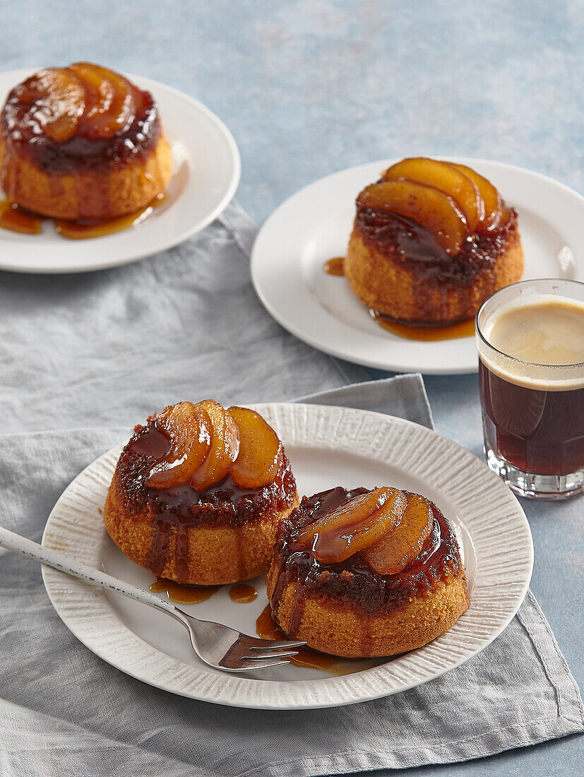 Spiced pear tartlet with caramel sauce