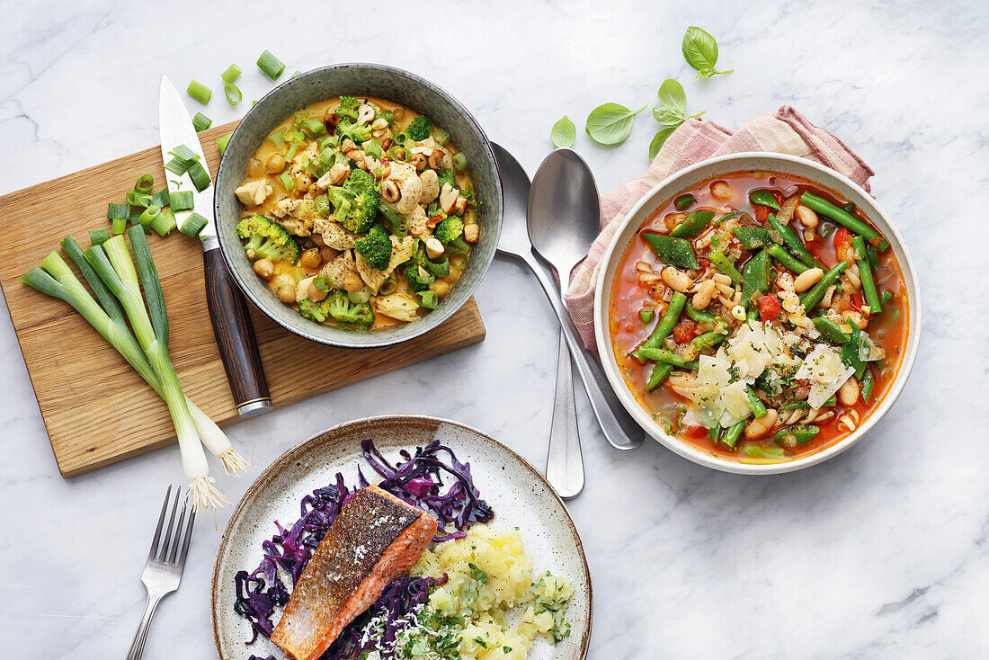 Lachsfilet, Hähnchentopf, Gemüsesuppe