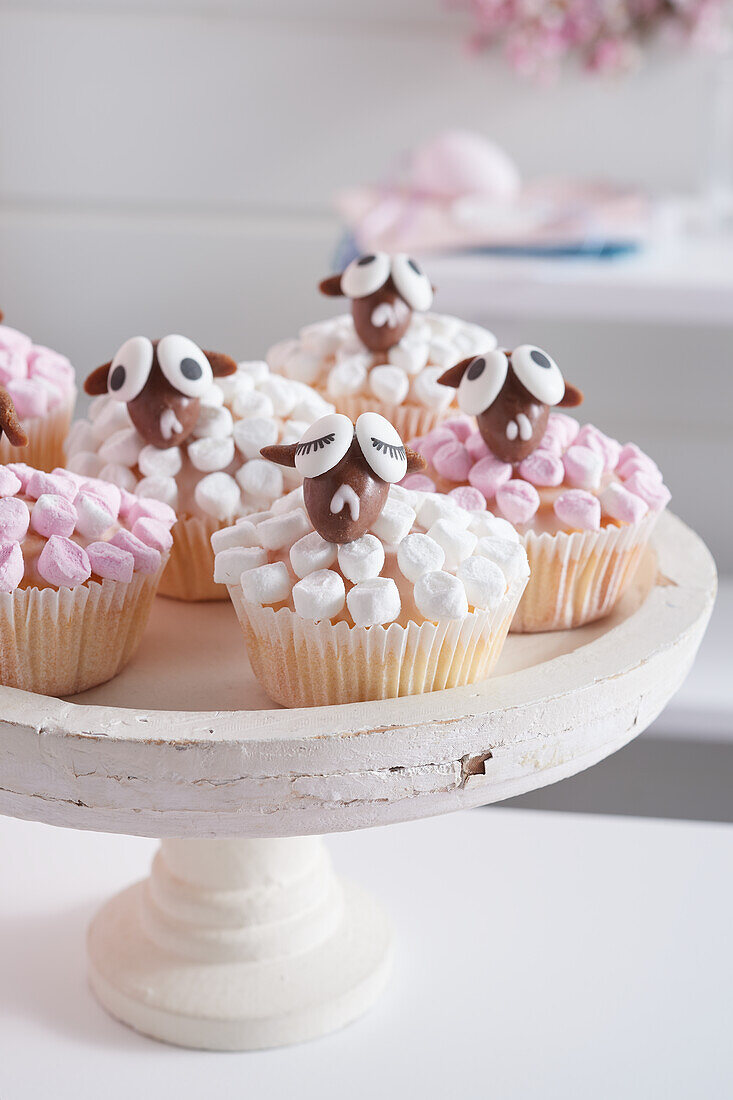 Sheep muffins with marshmallows