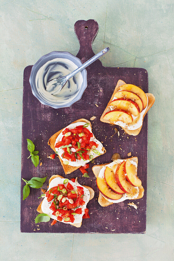 Ricotta toast with peaches and peppers