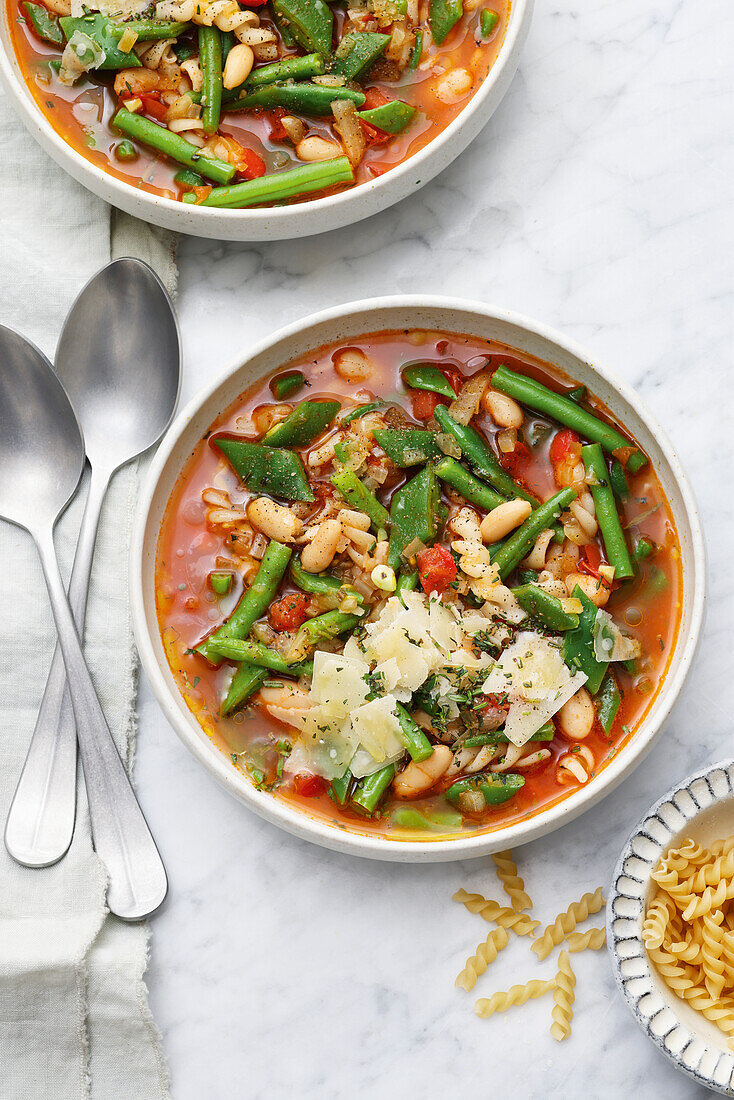 Minestrone mit grünen Bohnen und Pasta