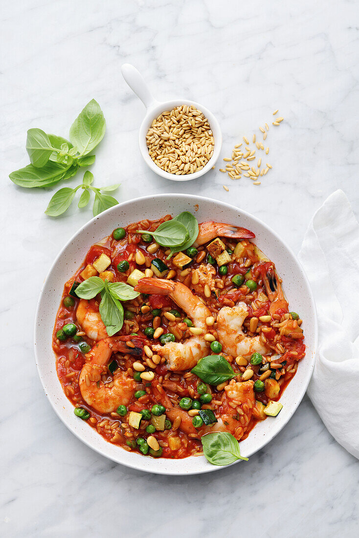 Hafer-Tomaten-Risotto mit Garnelen und Erbsen