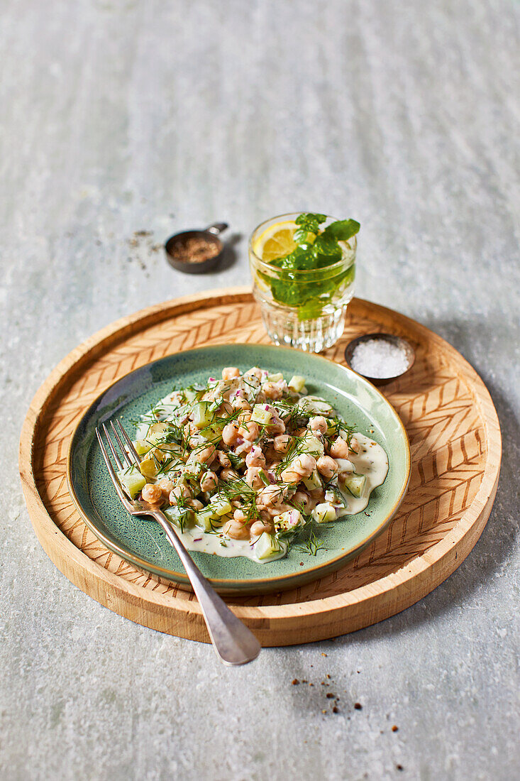 Kichererbsen-Gurken-Salat mit Dill