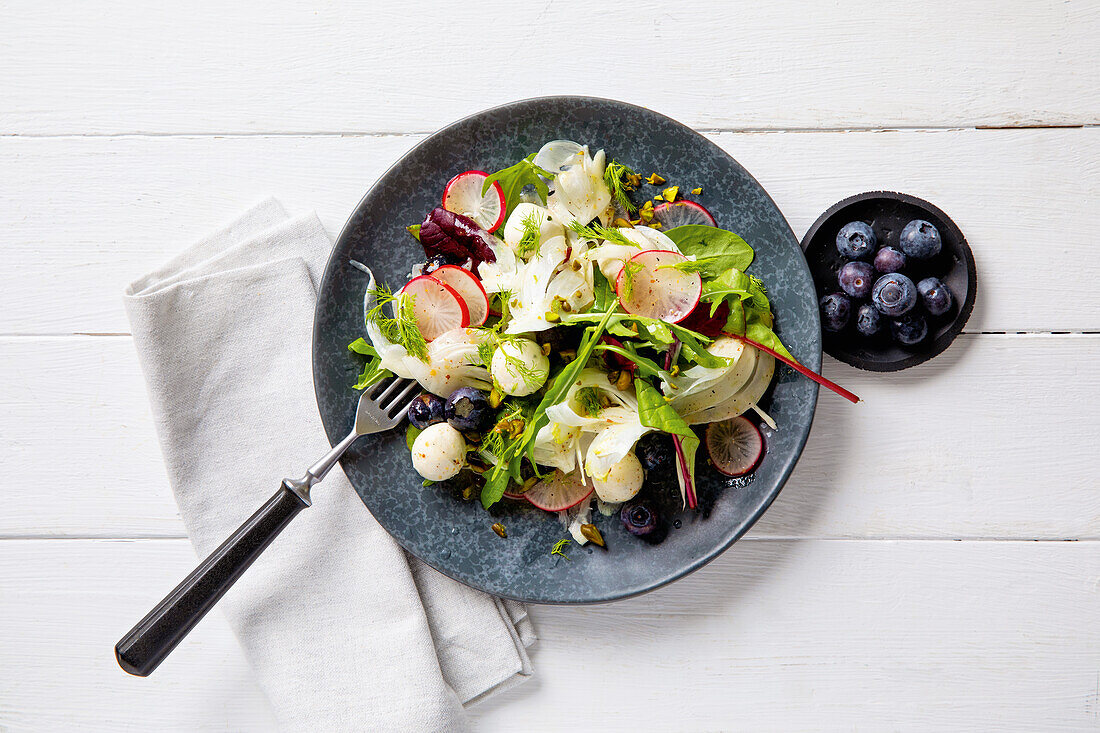 Fennel salad with blueberries and radishes