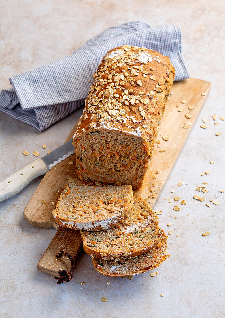 Wholemeal carrot bread