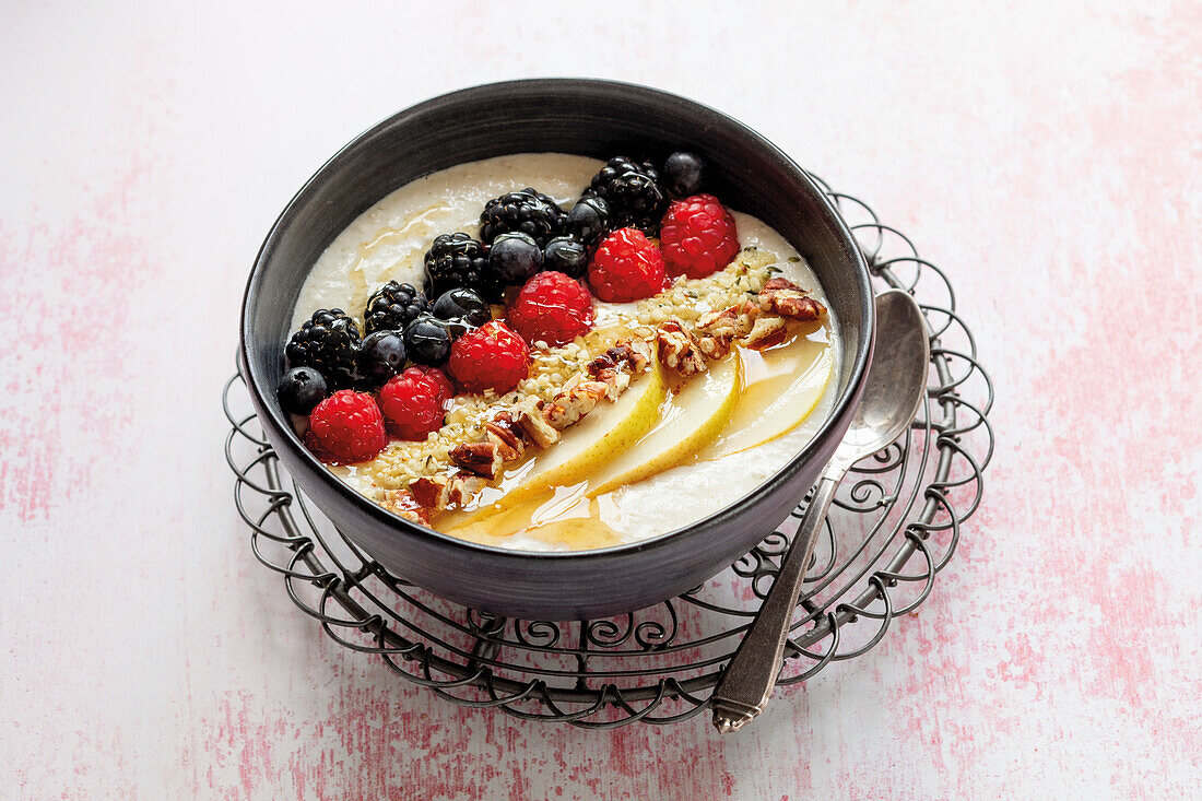 Skyr bowl with berries, pears and nuts