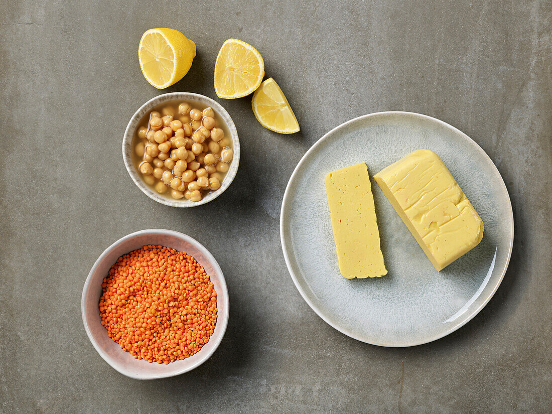 Red lentils, chickpeas, tofu and lemon