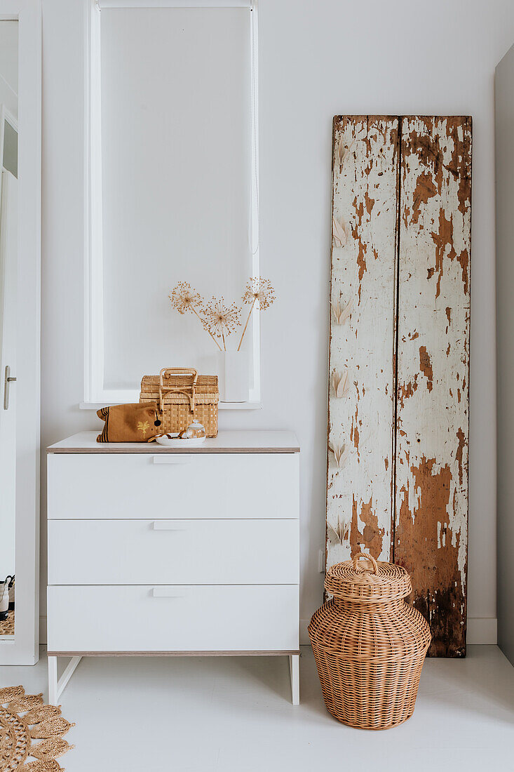 White chest of drawers with rattan decoration and rustic wooden element