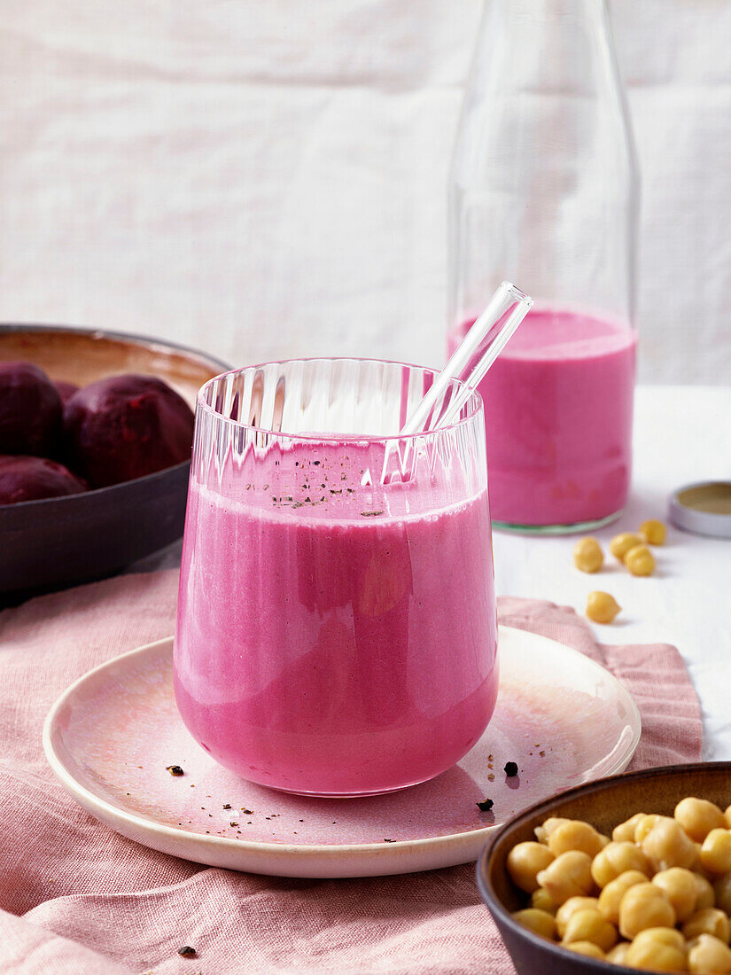 Rote-Bete-Smoothie mit Kichererbsen