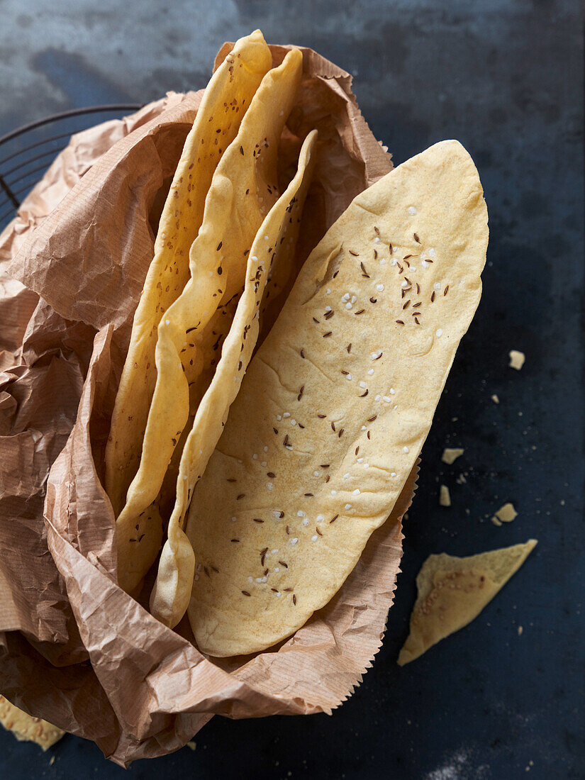 'Weinblätter' - dünnes Fladenbrot mit Kümmel