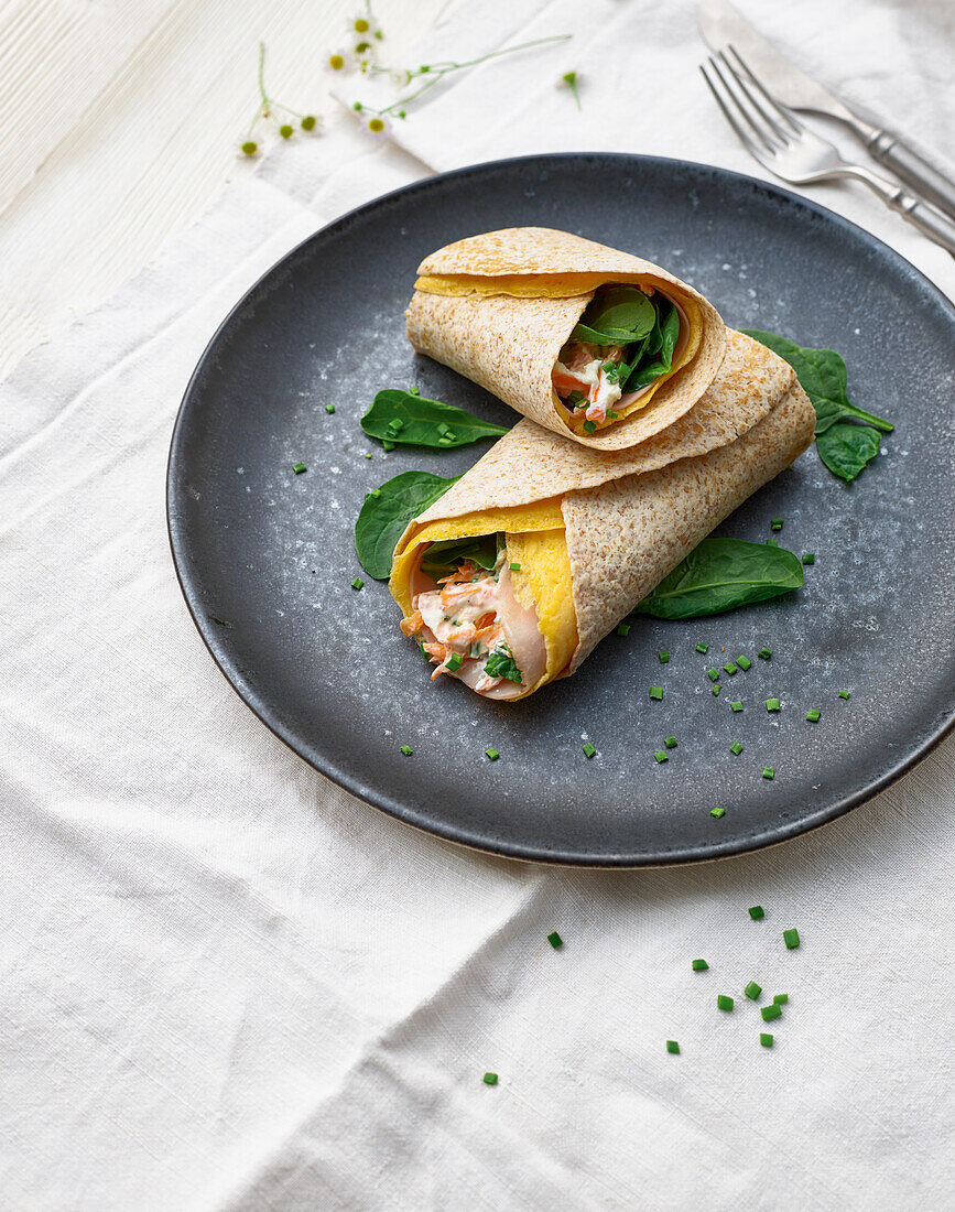 Omelett-Wraps mit Lachs und Spinat