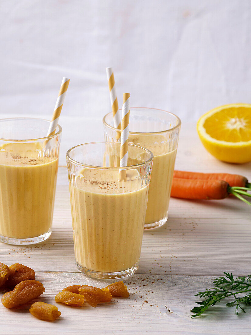 Protein smoothie with carrot and dried apricots