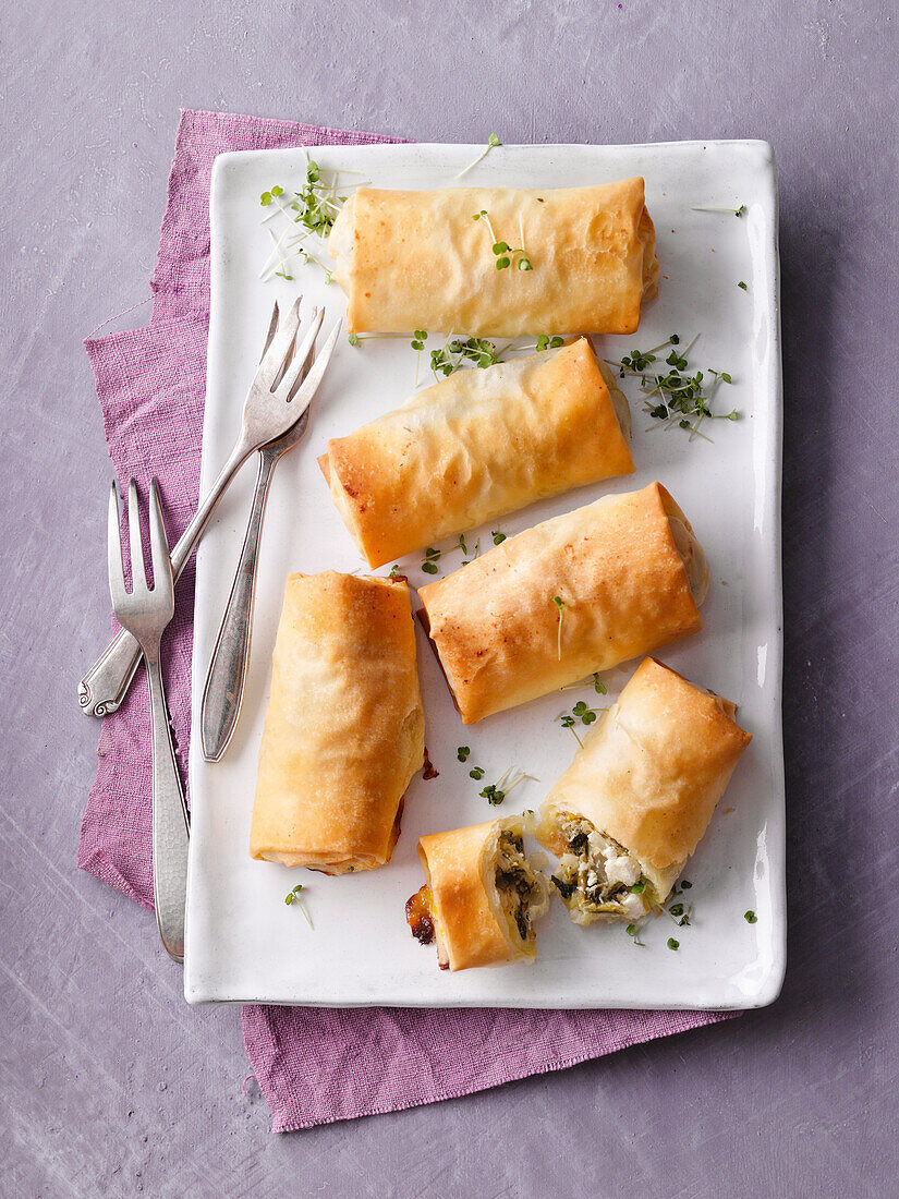 Filo pastry rolls filled with spinach and cheese