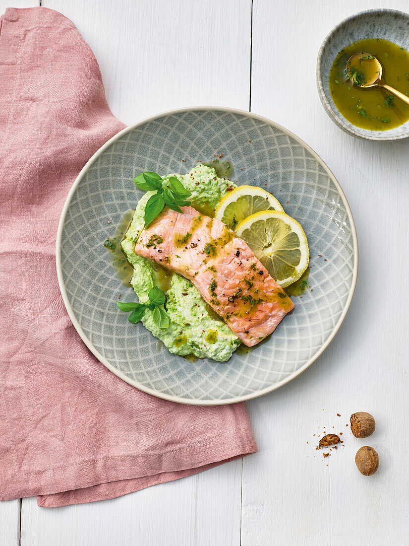 Lemon salmon on pea puree with herb dressing