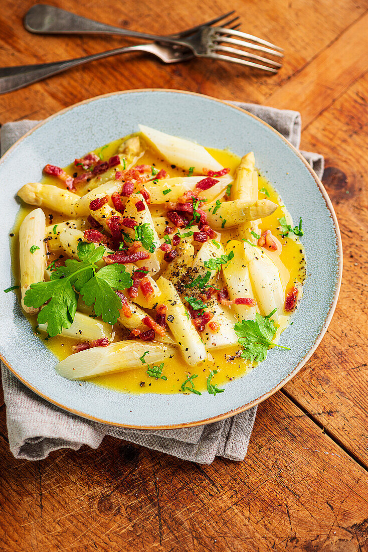 Pasta mit Spargel-Carbonara