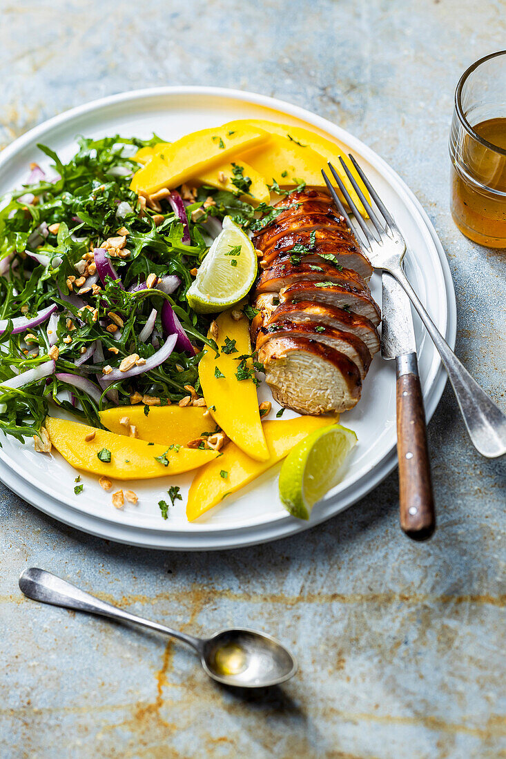 Chicken breast with salad, mango and cashew nuts