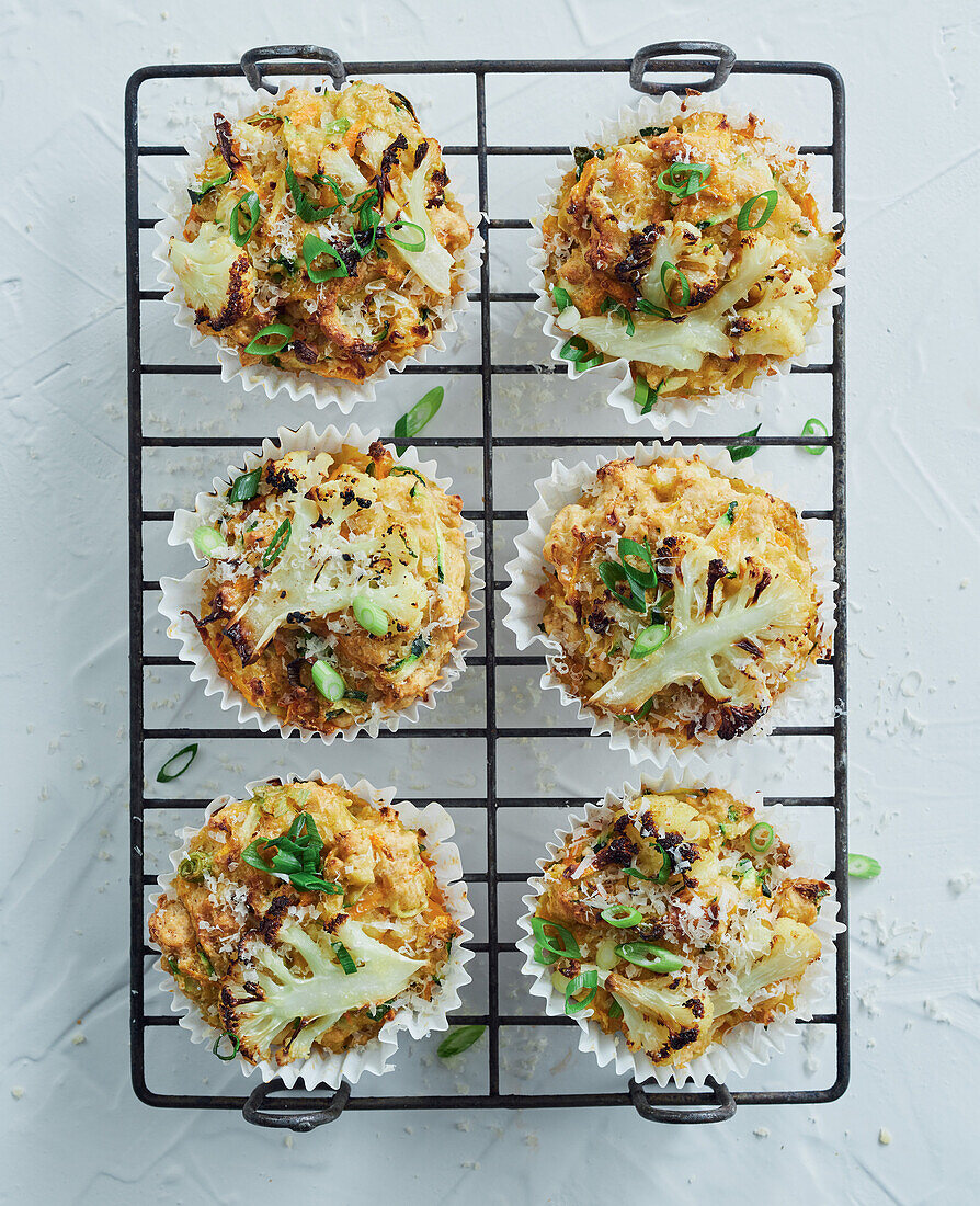 Blumenkohlmuffins mit Käse und Frühlingszwiebeln