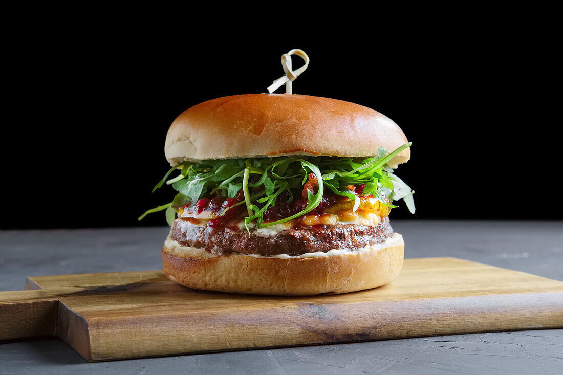 Grilled beef burger with rocket and cheese