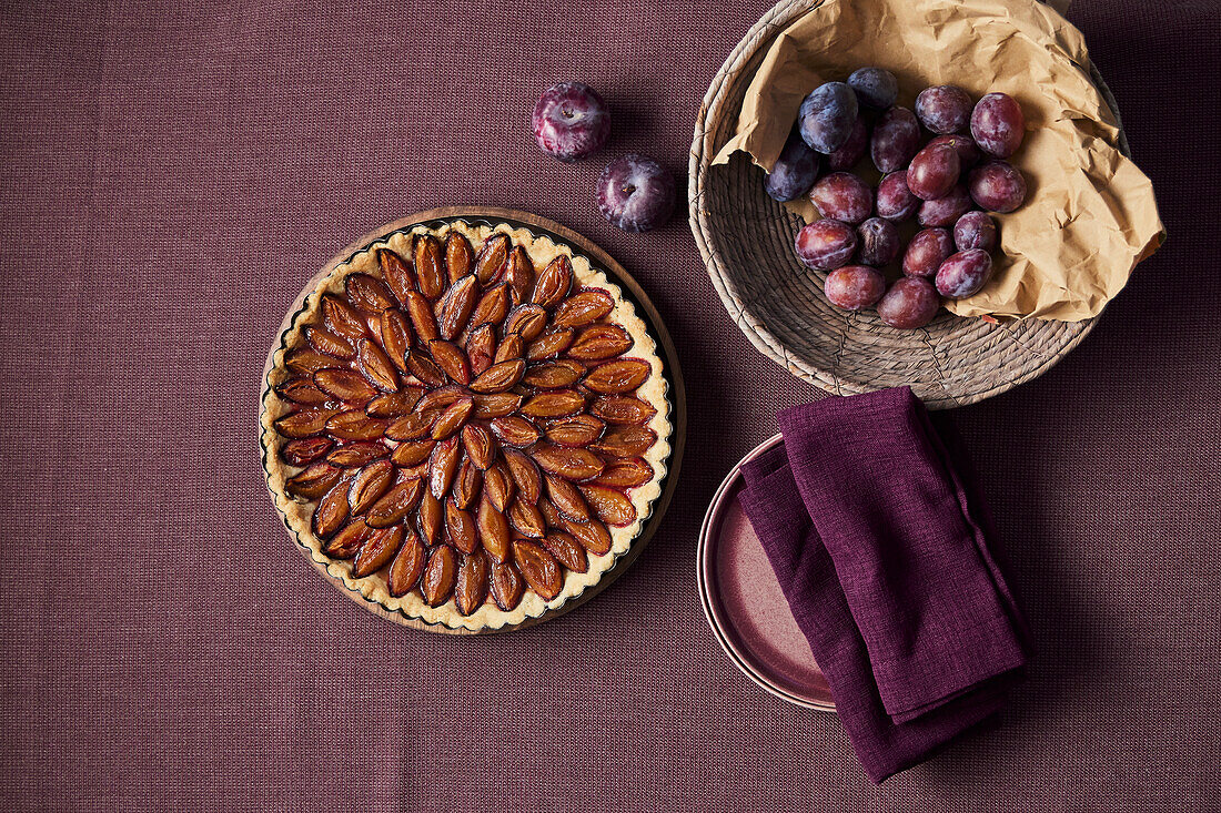 Plum cake with shortcrust pastry base