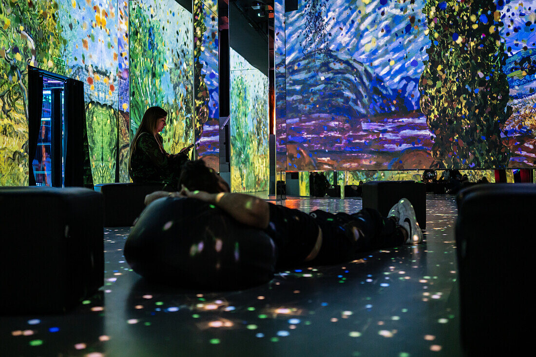 Die Welt von Van Gogh, eine einzigartige sensorische Erfahrung und Ausstellung im Nomad Immersive Museum, Madrid, Spanien