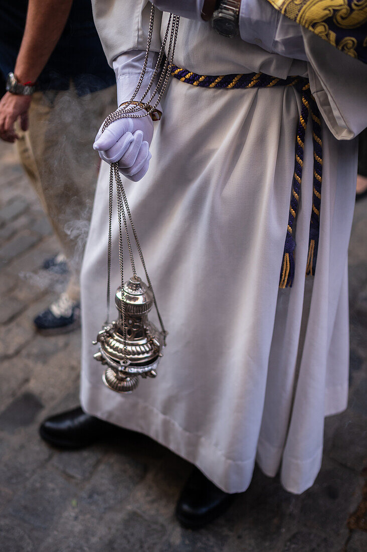 Zehnte Abfahrt des Cruz de Mayo, der Maikreuzprozession der Bruderschaft Jesus el Pobre, Madrid, Spanien.