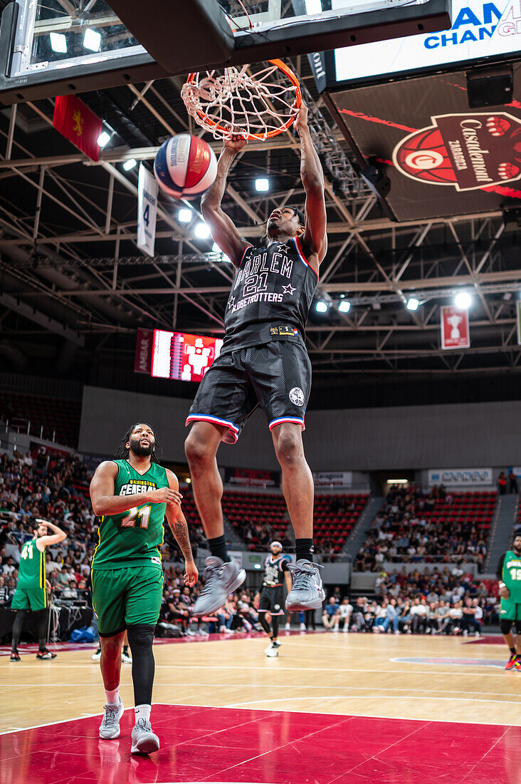 Die Harlem Globetrotters treten im Prinz-Felipe-Pavillon in Zaragoza, Spanien, auf